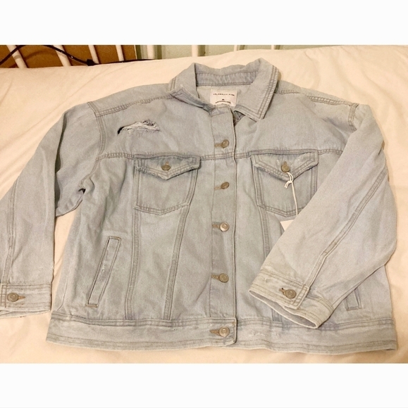 Love Tree Jackets & Blazers - NWT Love Tree Cropped Distressed Light Wash Denim Jacket Women's XL 100% Cotton